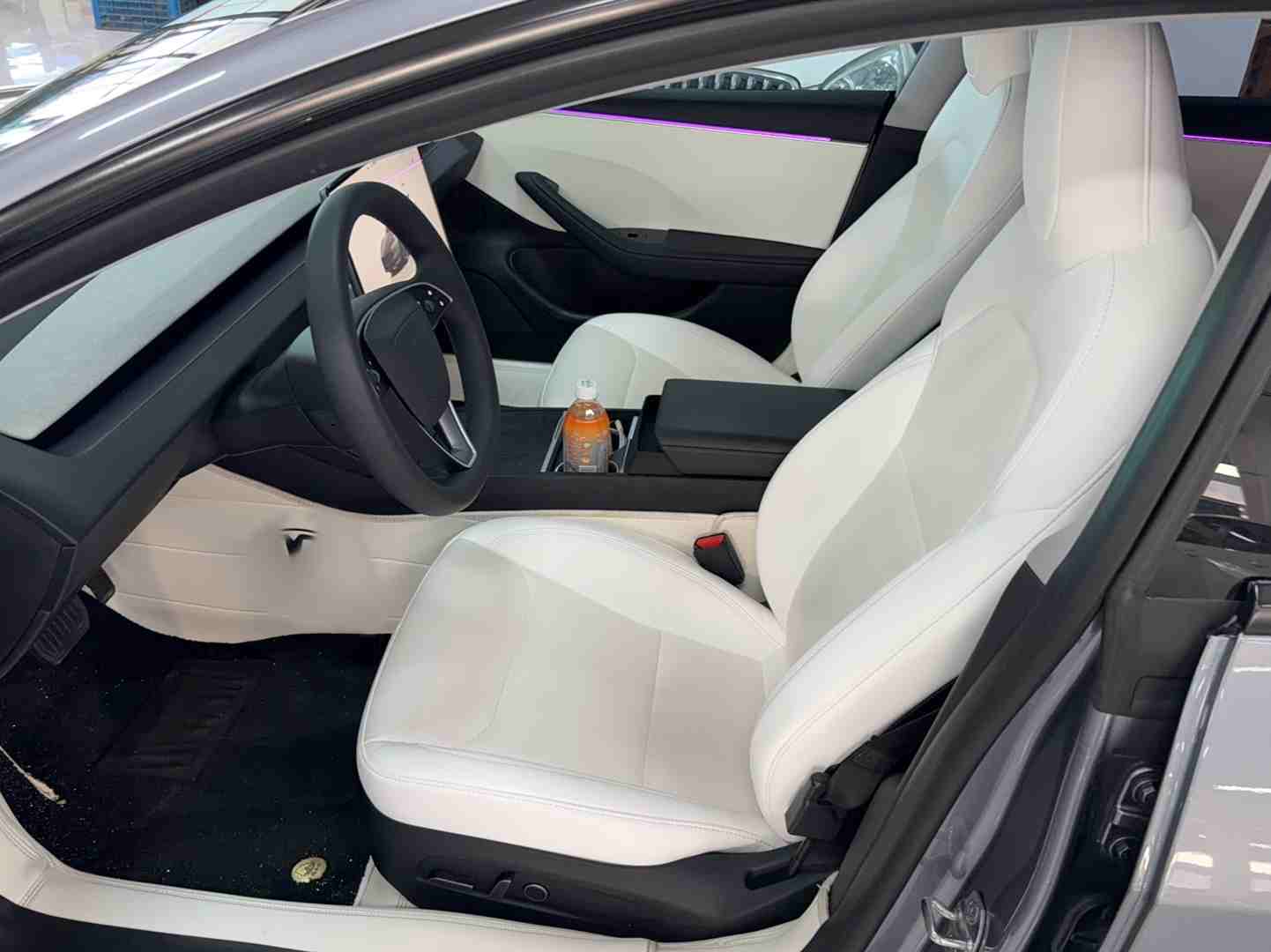 特斯拉Model 3左侧前座椅实拍