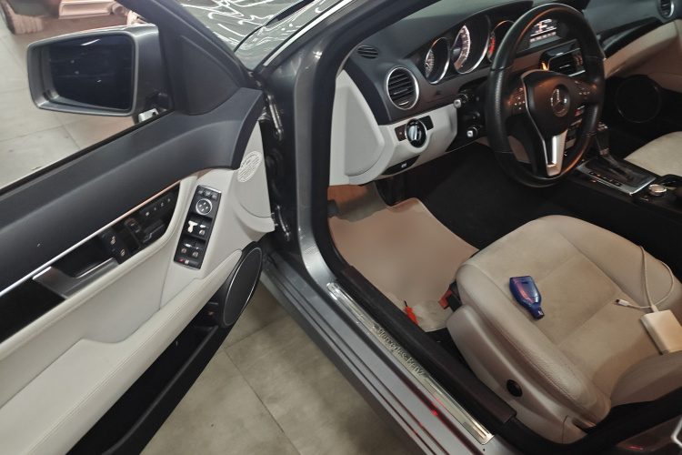 奔驰C级 2013款 C 260 时尚型 Grand Edition中控内饰7003