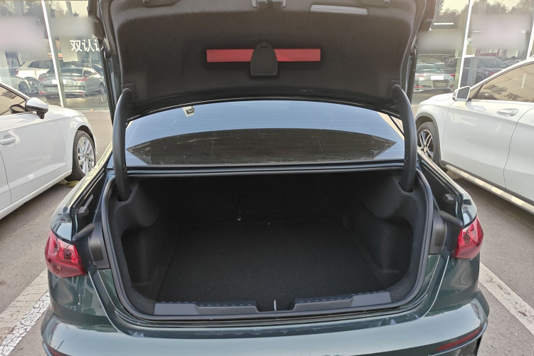 奥迪A3 2021款 A3L Limousine 35 TFSI 进取运动型机舱底盘23