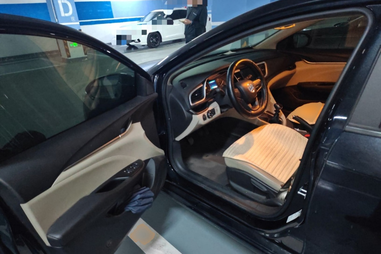 别克 英朗 2016款 15N 手动豪华型中控内饰20