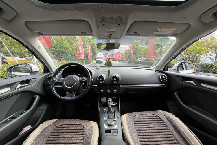 奥迪A3 2016款 Sportback 35 TFSI 领英型中控内饰7005