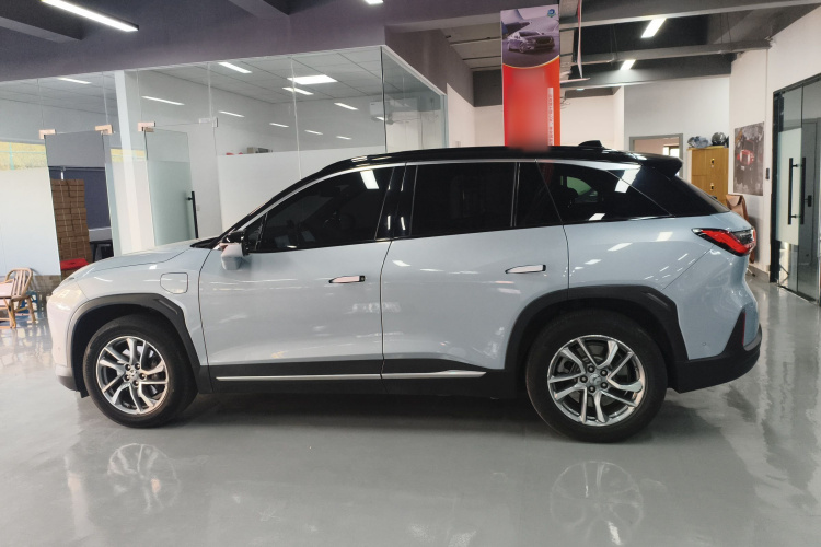 蔚来ES6 2022款 75kWh 签名版车身外观4