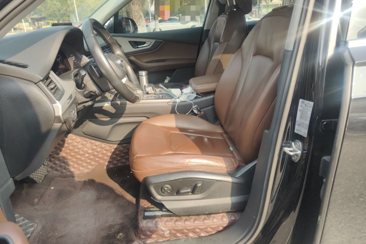 奥迪Q7 2016款 40 TFSI 舒适型中控内饰19