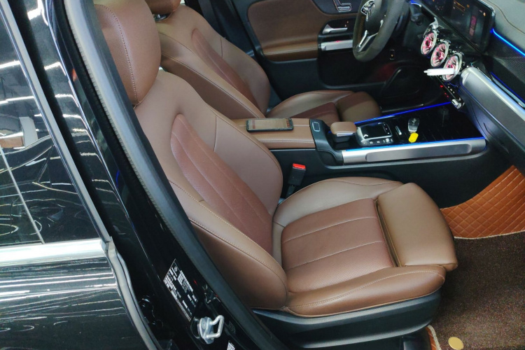 奔驰GLB 2023款 GLB 220 时尚型局部细节41