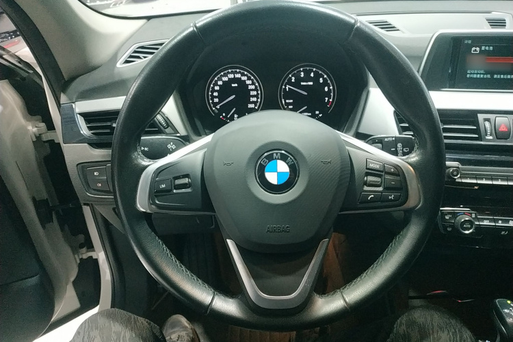 宝马X1 2019款 sDrive20Li 领先型中控内饰13