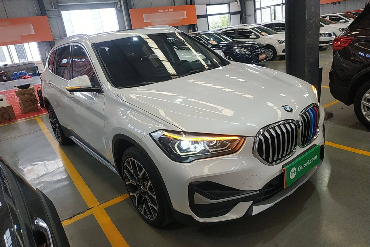 宝马X1 2020款 xDrive25Li 尊享型车身外观3