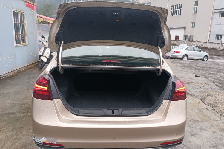 吉利汽车 帝豪 2019款 领军版 1.5L CVT豪华型 国VI机舱底盘23