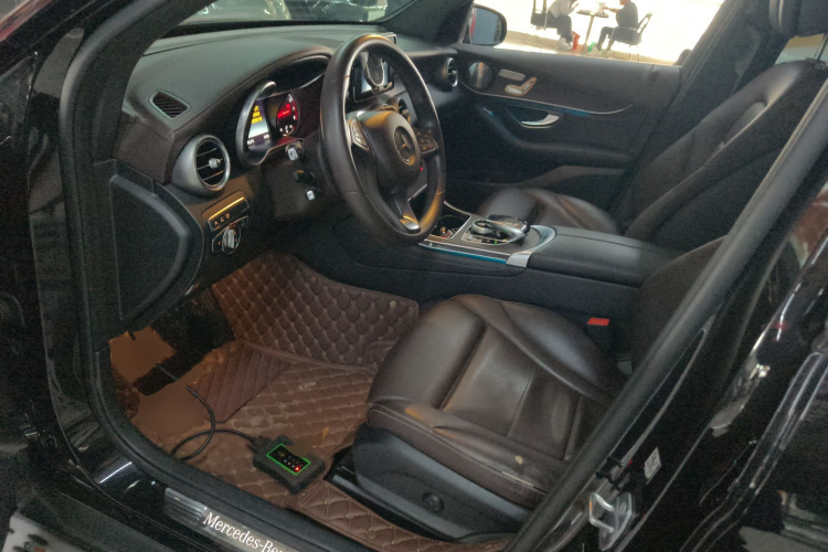 奔驰GLC 2017款 GLC 300 4MATIC 动感型中控内饰19