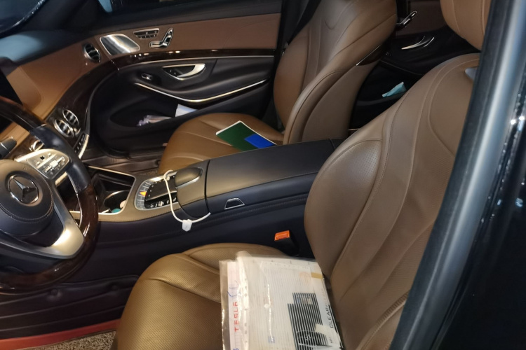 奔驰S级 2019款 S 350 L 豪华型 臻藏版中控内饰19