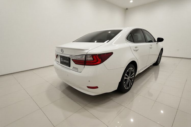 雷克萨斯ES 2016款 200 Midnight特别限量版车身外观7