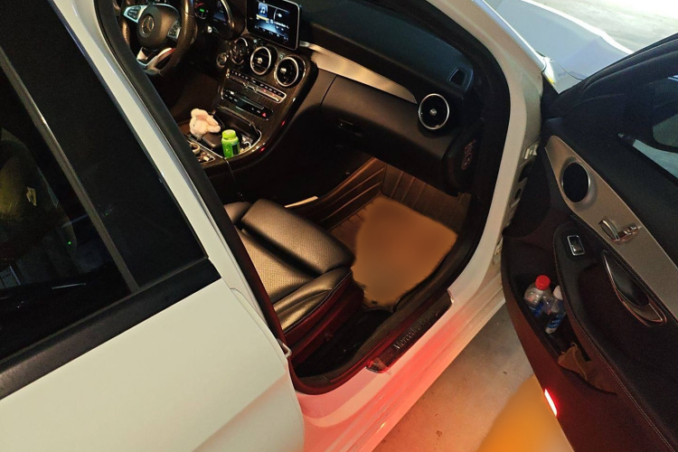 奔驰C级 2015款 C 200 运动版局部细节9005