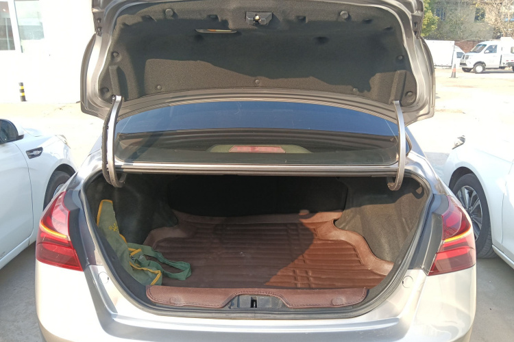 吉利汽车 帝豪 2018款 1.5L 手动向上互联版机舱底盘23