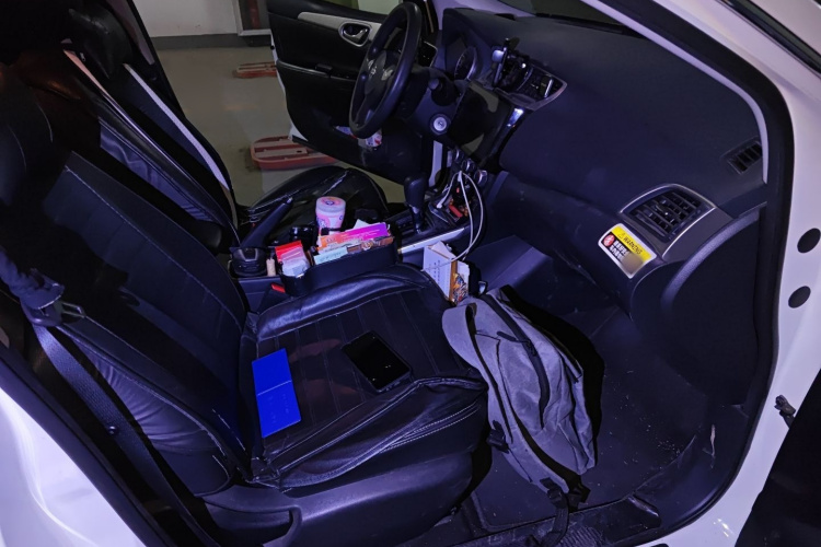 日产 轩逸 2021款 经典 1.6XE CVT舒适版局部细节9005