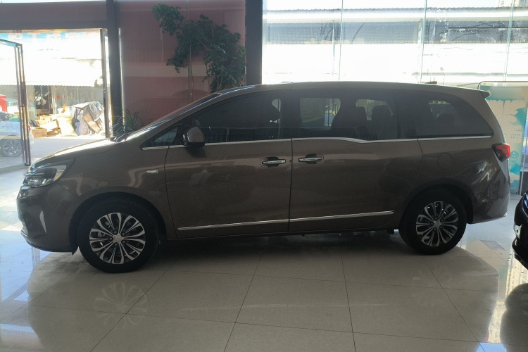 别克GL8 2021款 陆上公务舱 652T 尊贵型车身外观6003