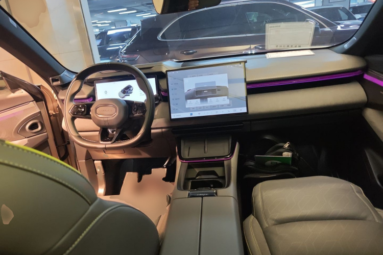 领克08 EM-P 2023款 220km 时间限量版中控内饰7002
