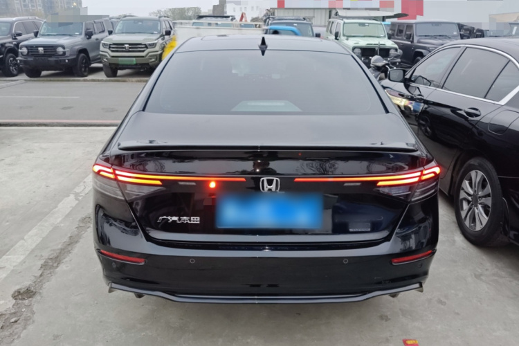本田 雅阁 2025款 运动系列 260TURBO 尊贵版车身外观6