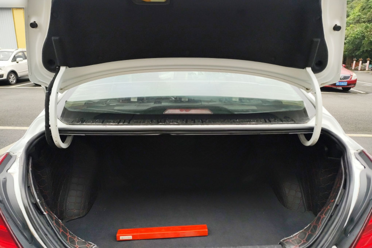 吉利汽车 帝豪 2017款 三厢百万款 1.5L CVT向上版机舱底盘23