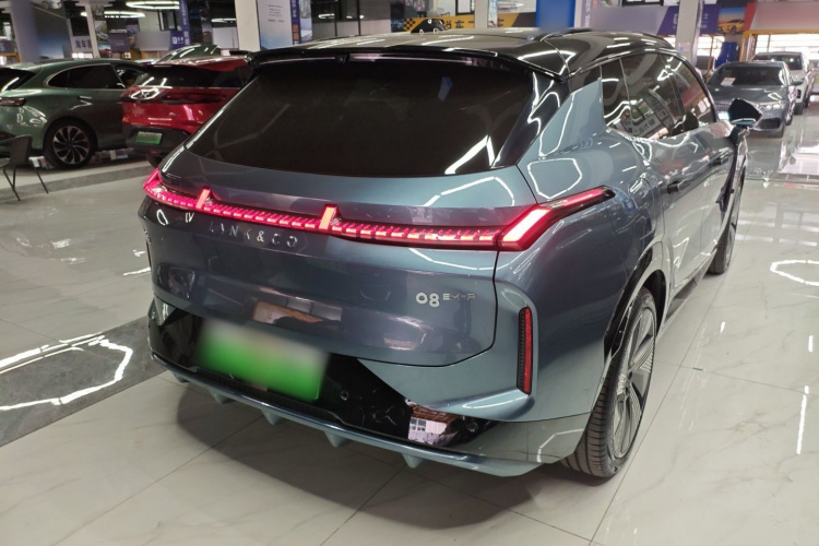 领克08 EM-P 2025款 220km 四驱性能Halo车身外观7