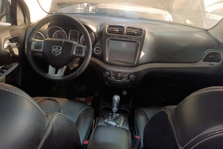 道奇 酷威 2016款 2.4L 两驱旅行版中控内饰7002