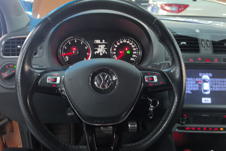 大众 2016款 1.6L Cross Polo 自动中控内饰13