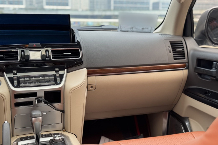 丰田 兰德酷路泽（平行进口）中控内饰7004