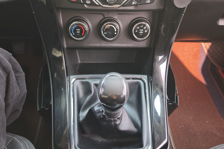 陆风X8 2017款 2.0T 汽油4X4豪华型中控内饰7006