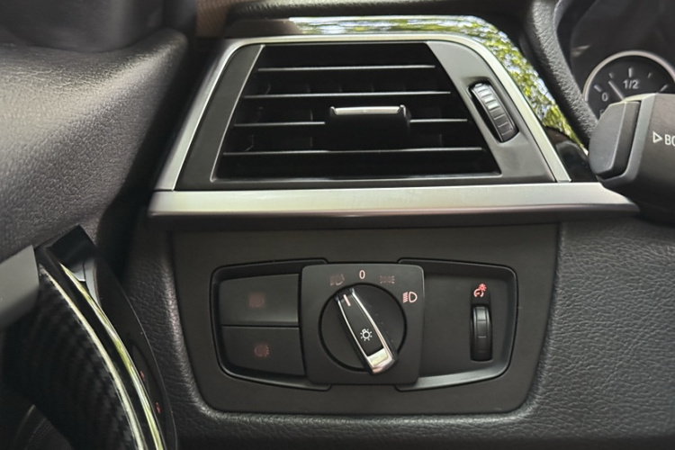 宝马3系 2018款 320Li 时尚型中控内饰7004