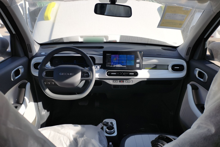 吉利银河 2025款 210km 熊猫骑士中控内饰12