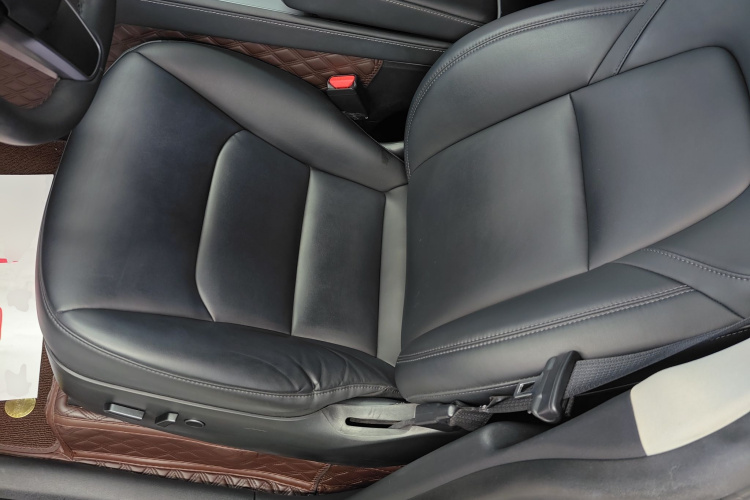 特斯拉 Model Y 2021款 标准续航后驱版中控内饰19