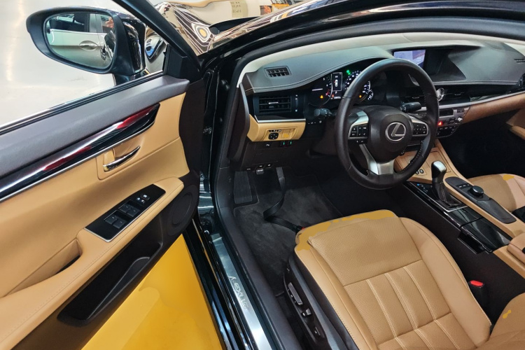 雷克萨斯ES 2016款 200 Midnight特别限量版中控内饰20