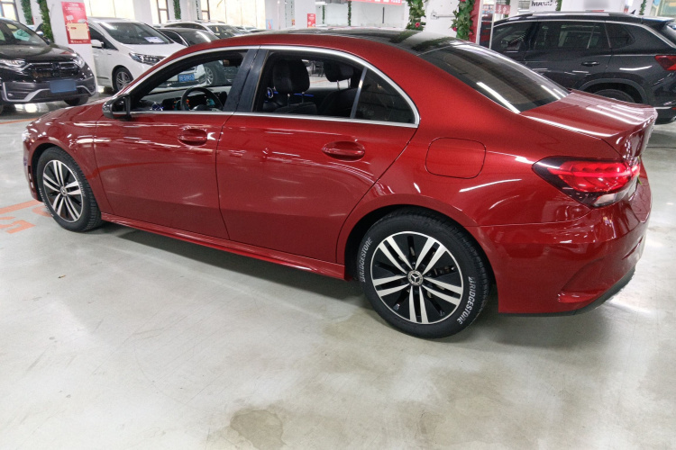 奔驰A级 2019款 改款 A 180 L 运动轿车车身外观4