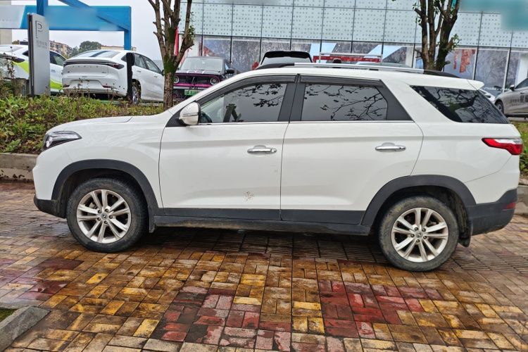 东风风光 风光S560 2018款 1.8L 手动都市型 7座车身外观4