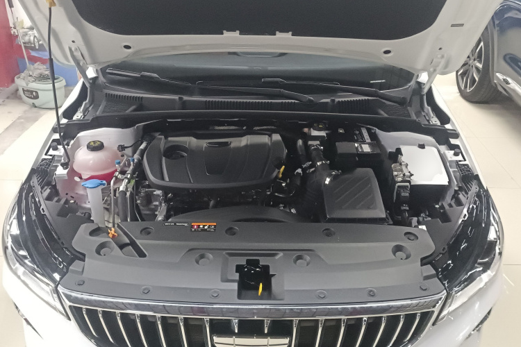 吉利汽车 帝豪 2025款 第4代 1.5L CVT旗舰型机舱底盘24