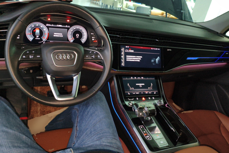 奥迪Q7 2021款 45 TFSI quattro S line运动型中控内饰12