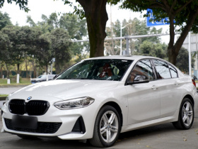 宝马1系 2022款 120i M运动曜夜版