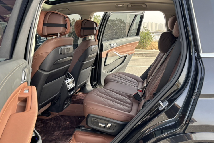 宝马X7 2023款 xDrive40i 领先型豪华套装中控内饰7008