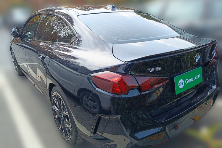 宝马2系 2025款 225L M运动曜夜套装车身外观5