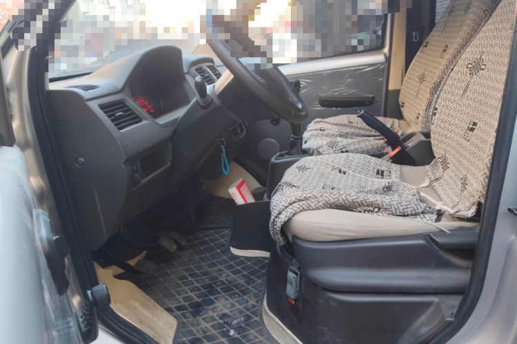 五菱汽车 五菱荣光S 2023款 1.5L 基本型 5/7座中控内饰19