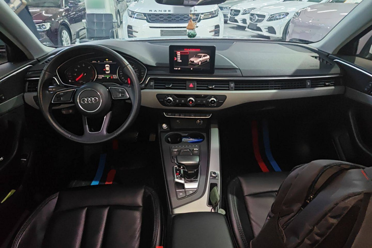 奥迪A4L 2018款 30周年年型 40 TFSI 进取型中控内饰12