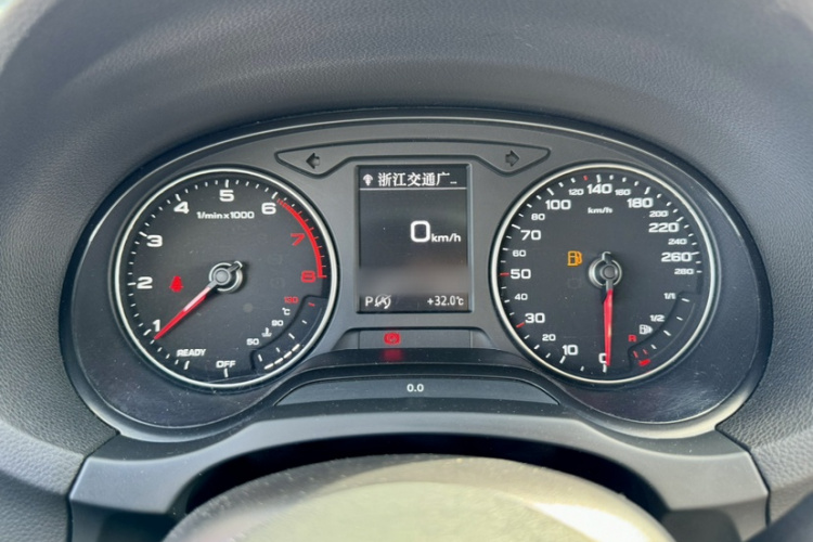 奥迪A3 2018款 30周年年型 Sportback 35 TFSI 进取型局部细节14