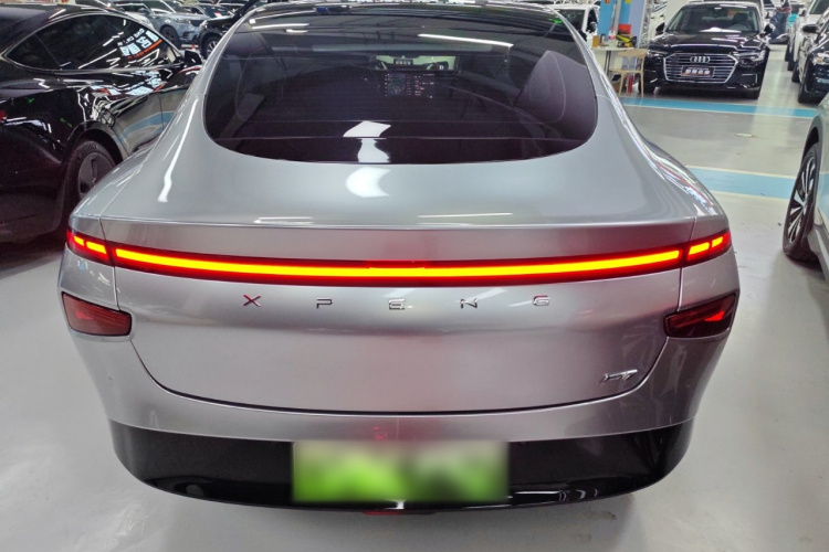 小鹏P7 2022款 670N+车身外观6