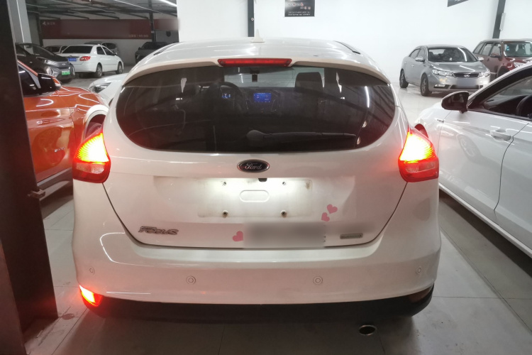 福特 福克斯 2018款 两厢经典 EcoBoost 180 自动精英型车身外观6