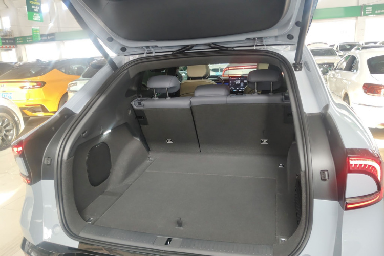 小鹏G7 2025款 702 超长续航 Max机舱底盘23