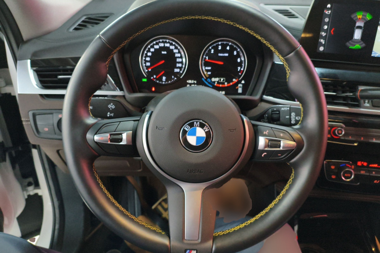 宝马X2 2023款 sDrive25i M运动曜夜版中控内饰13