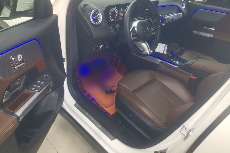 奔驰GLB 2024款 GLB 200 动感型中控内饰20