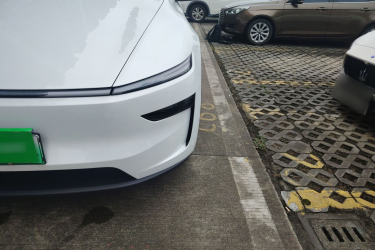 特斯拉 Model Y 2025款 改款 长续航全轮驱动版局部细节36