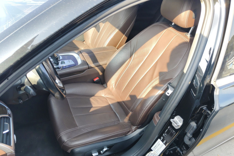 宝马7系 2017款 730Li 领先型局部细节19