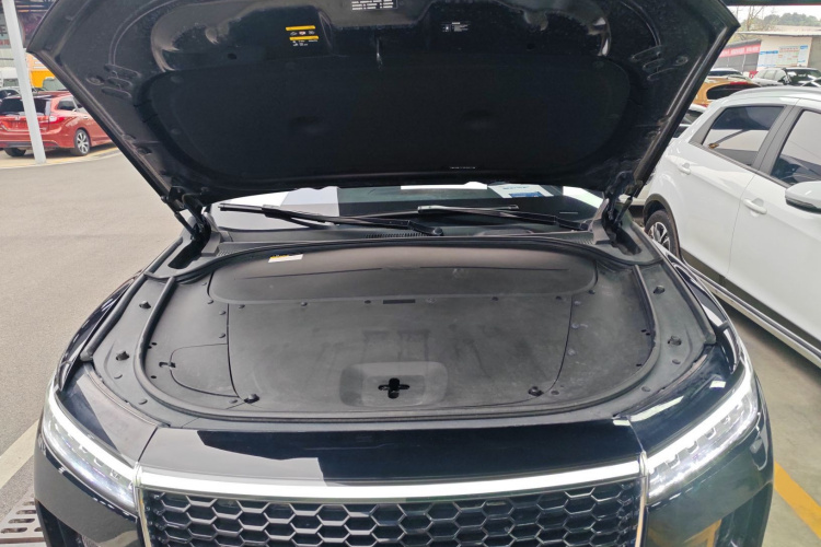 理想汽车 理想ONE 2021款 增程6座版机舱底盘24