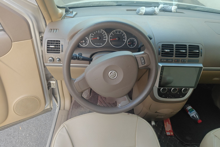 别克GL8 2014款 2.4L 经典版局部细节13