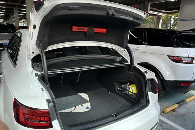 奥迪A4L 2018款 30周年年型 45 TFSI quattro 个性运动版中控内饰7009